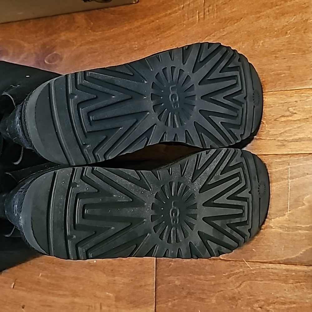 💕UGG Bow Classic Tall Winter Boots - Black - Picture 4 of 7